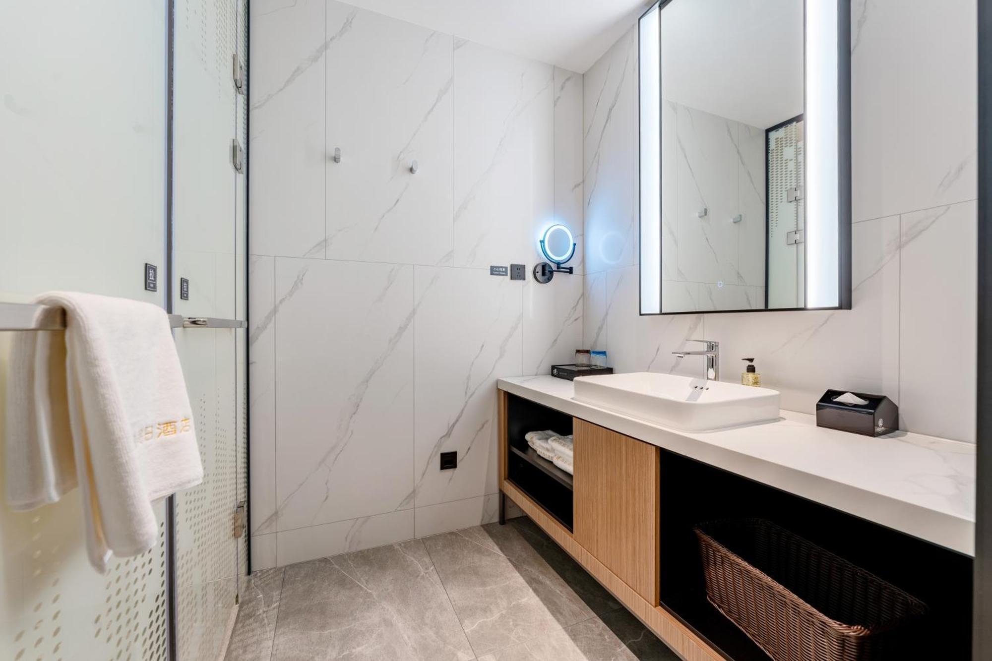 Liang Fan Holiday Inn Guangzhou Exterior photo